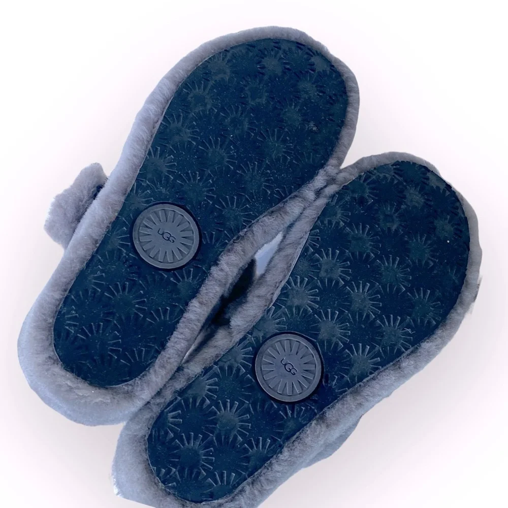 UGG PLATFORM FUZZ 2 Strap SLIPPERS GREY Size 5 Height 2” Minimalist Light Goth